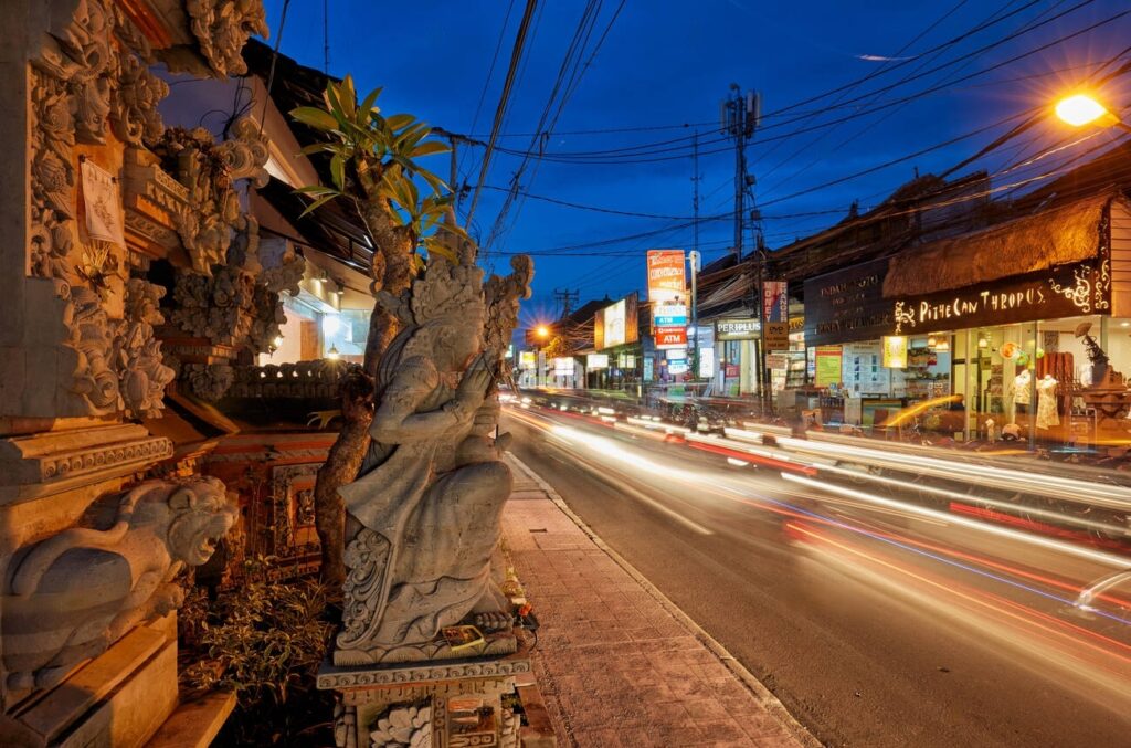 Jalan Raya Ubud at night