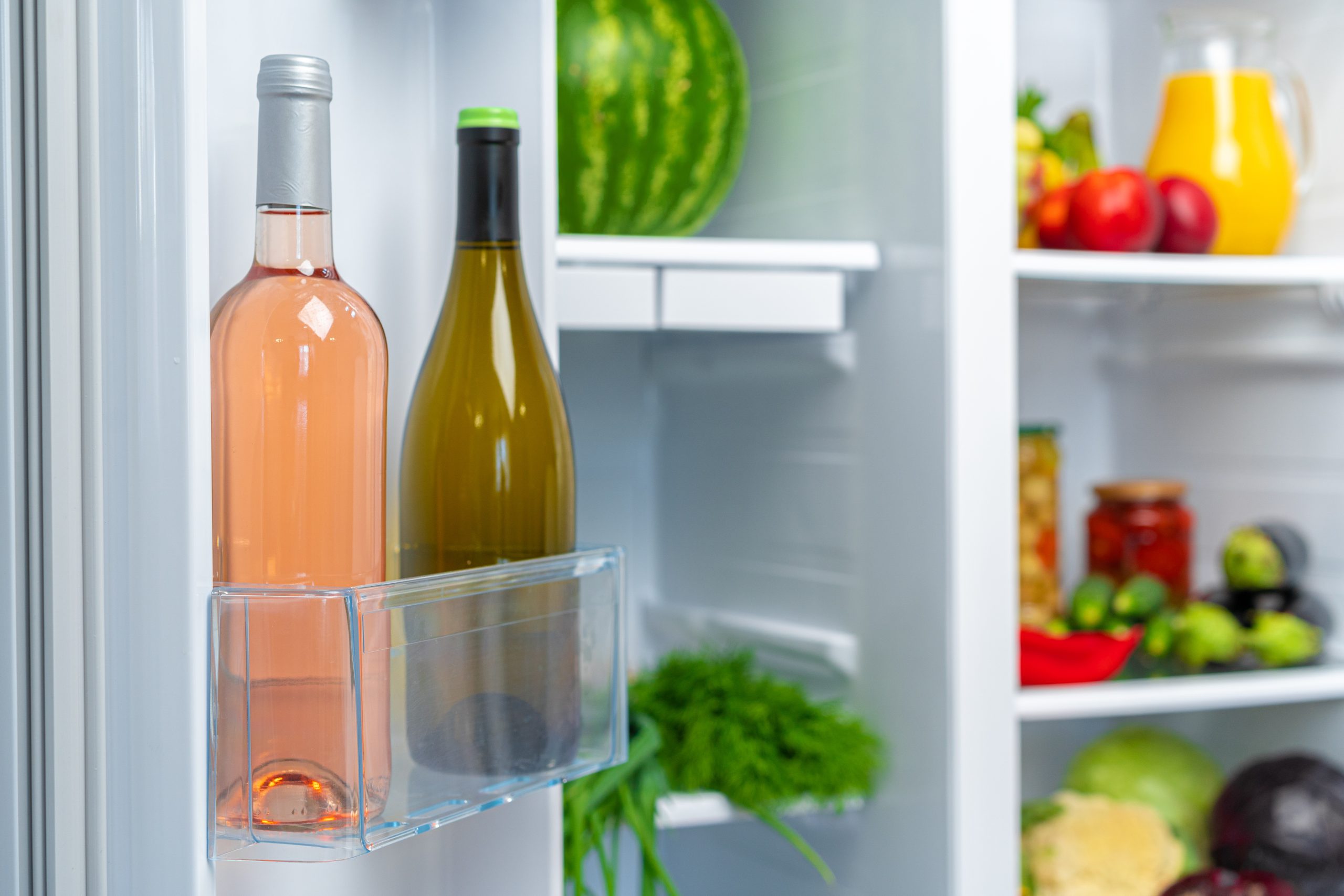 how-long-should-wine-stay-in-the-fridge-bottle-or-glass